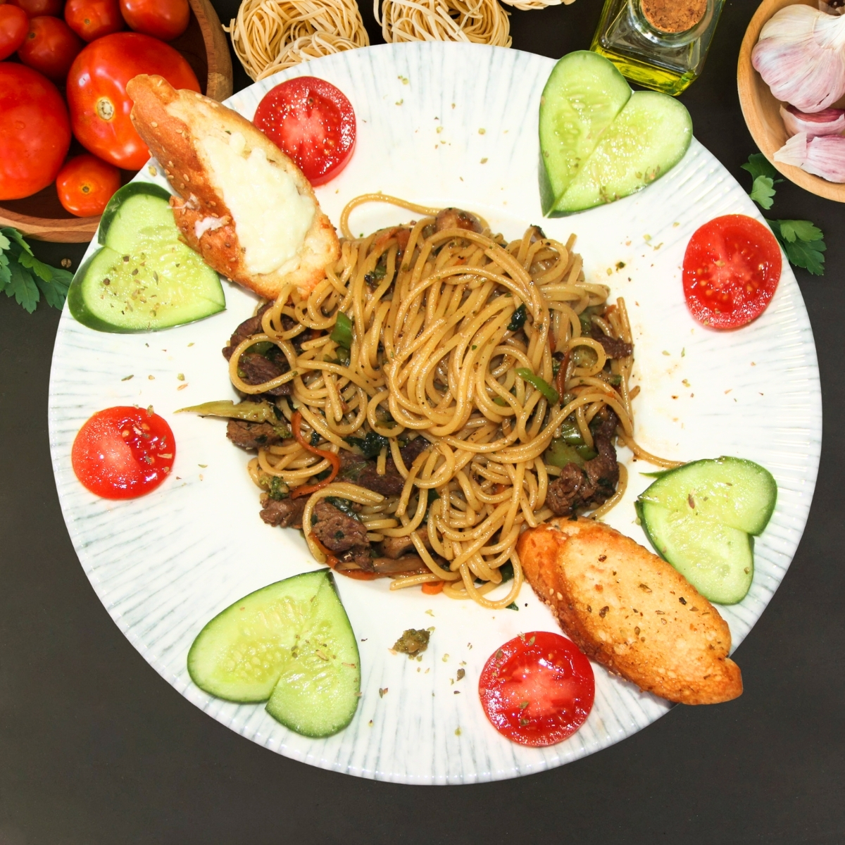 Bİftekli Sebzeli Noodle